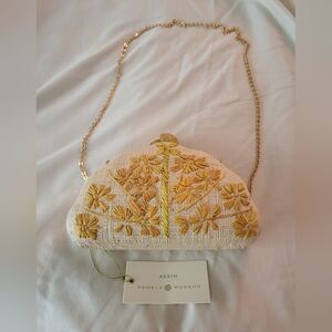 Straw clam shell clutch